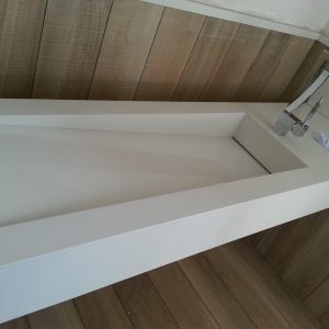 Lavatório de Cuba Esculpida com Ralo Invisível em Aglostone Branco Prime