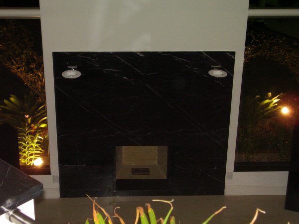 Lareira Embutida em Mármore Nero Marquina - Image 2