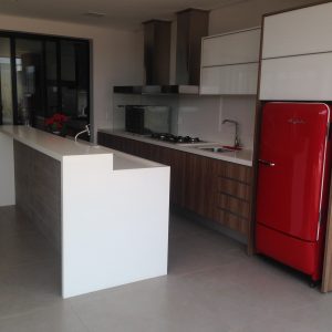 Pia Ilha com Bancada em Quartzo Branco Glacial