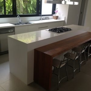 Pia e Ilha com Bancada em Quartzo Branco Glacial