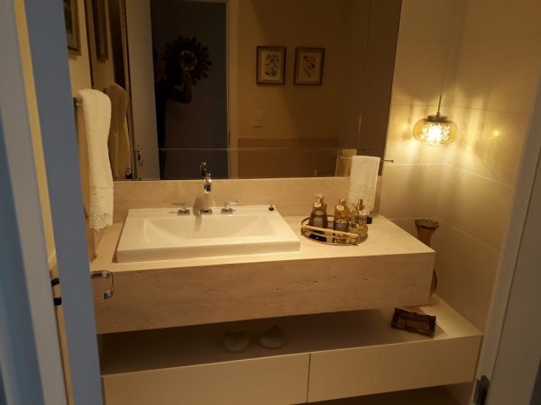 Lavatório de Banheiro em Travertino Romano Bruto