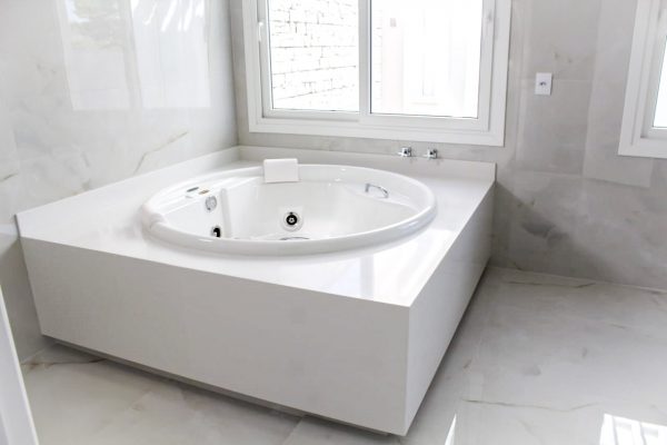 Banheiro em Aglostone Branco Prime